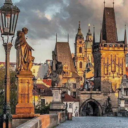 Romantic Near Charles Bridge Praag